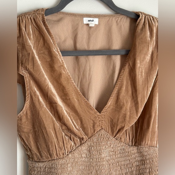 Aerie Womens Size Small Velvet Crop Top V-neck Camel Brown Gold Waist Smocking - Picture 2 of 6
